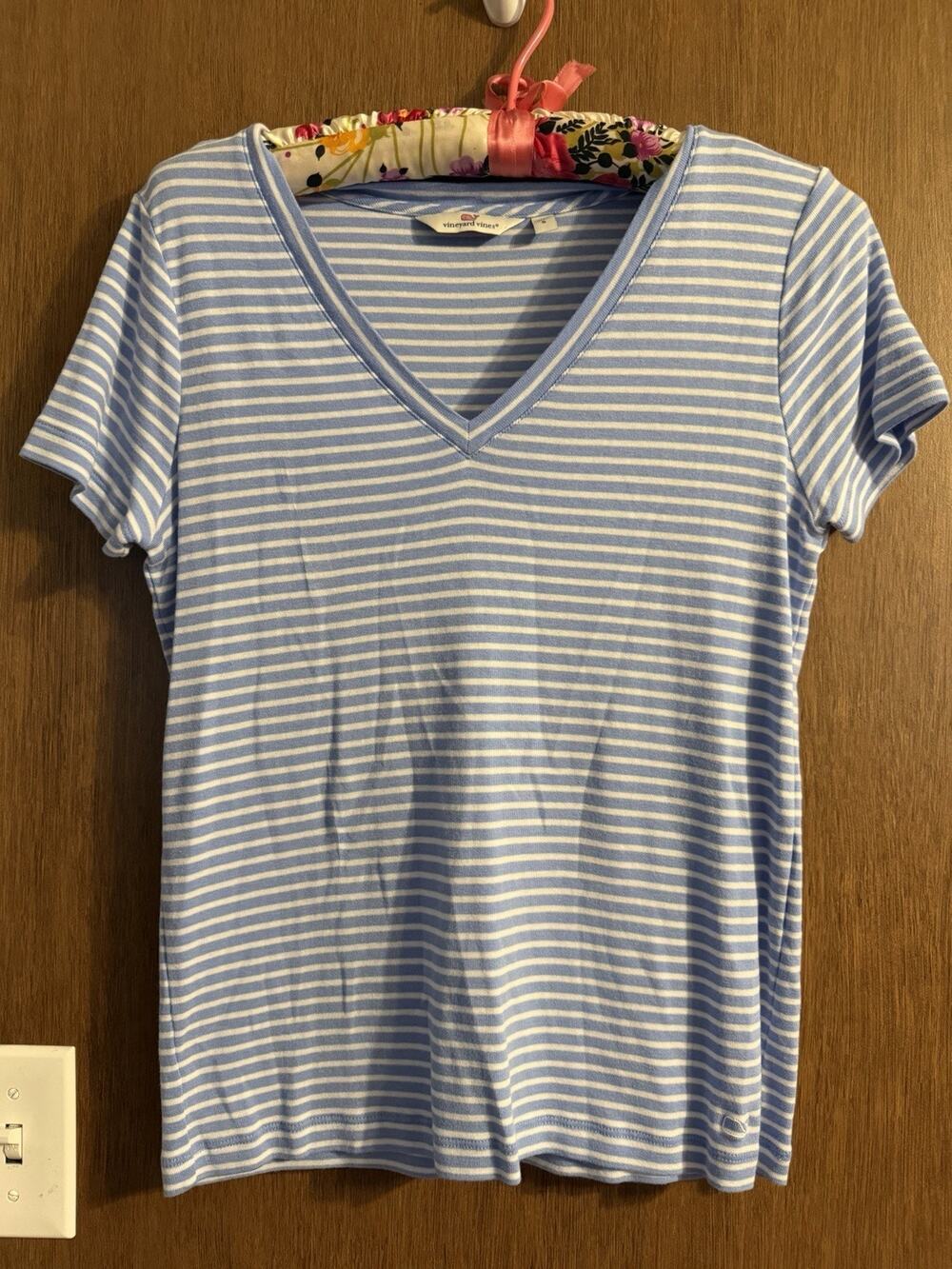 Vineyard Vines V-neck Blue white stripe sz small t-shirt classic preppy casual